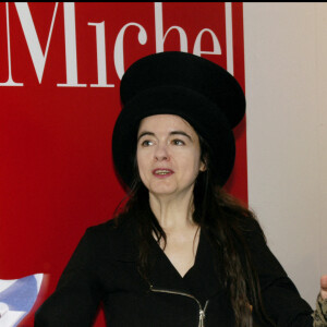 Amélie Nothomb au 25e salon du livre de Paris