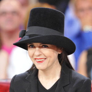 Amélie Nothomb à Vivement Dimanche en 2012