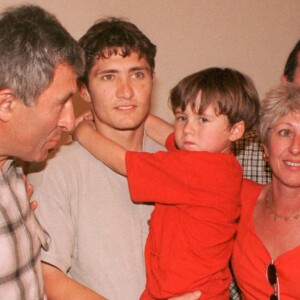 Bixente Lizarazu et son fils Tximista en juillet 1998.