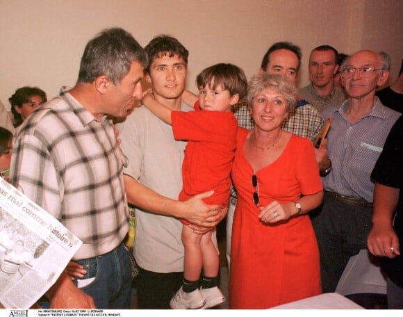 Bixente Lizarazu et son fils Tximista en juillet 1998.