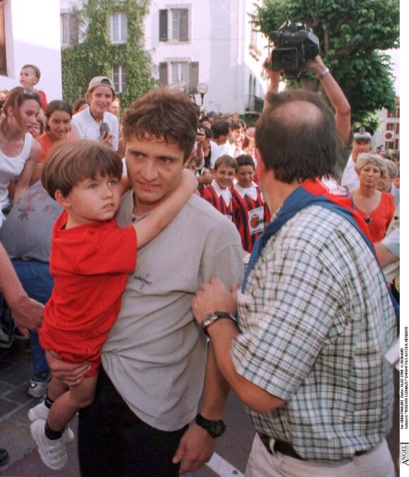 Bixente Lizarazu et son fils Tximista en juillet 1998.