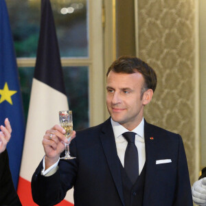 Emmanuel et Brigitte Macron en compagnie de Sergio Mattarella et sa fille Laura Mattarella pour un diner d'Etat au palais de l'Elysée. Le 5 juillet 2021. © Jacques Witt/Pool/Bestimage