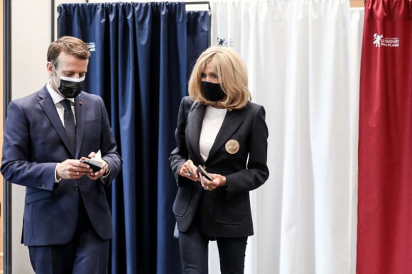 Emmanuel Macron et Brigitte Macron sont allés voter pour le premier tour des élections régionales et départementales 2021 à la mairie du Touquet. Le 20 juin 2021. © Stéphane Lemouton/Bestimage