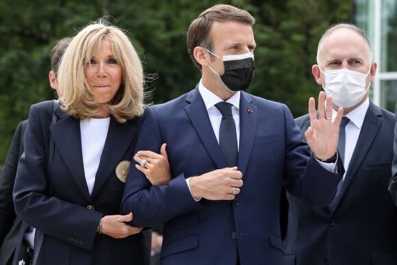 Emmanuel Macron et sa femme Brigitte Macron sont allés voter pour le premier tour des élections régionales et départementales 2021 à la mairie du Touquet. Le 20 juin 2021. © Stéphane Lemouton/Bestimage
