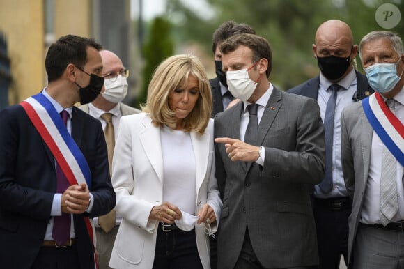 Le président Emmanuel Macron et sa femme Brigitte visitent la maison natale de Jean de La Fontaine à Château-Thierry le 17 juin 2021. © Eliot Blondet / Pool / Bestimage