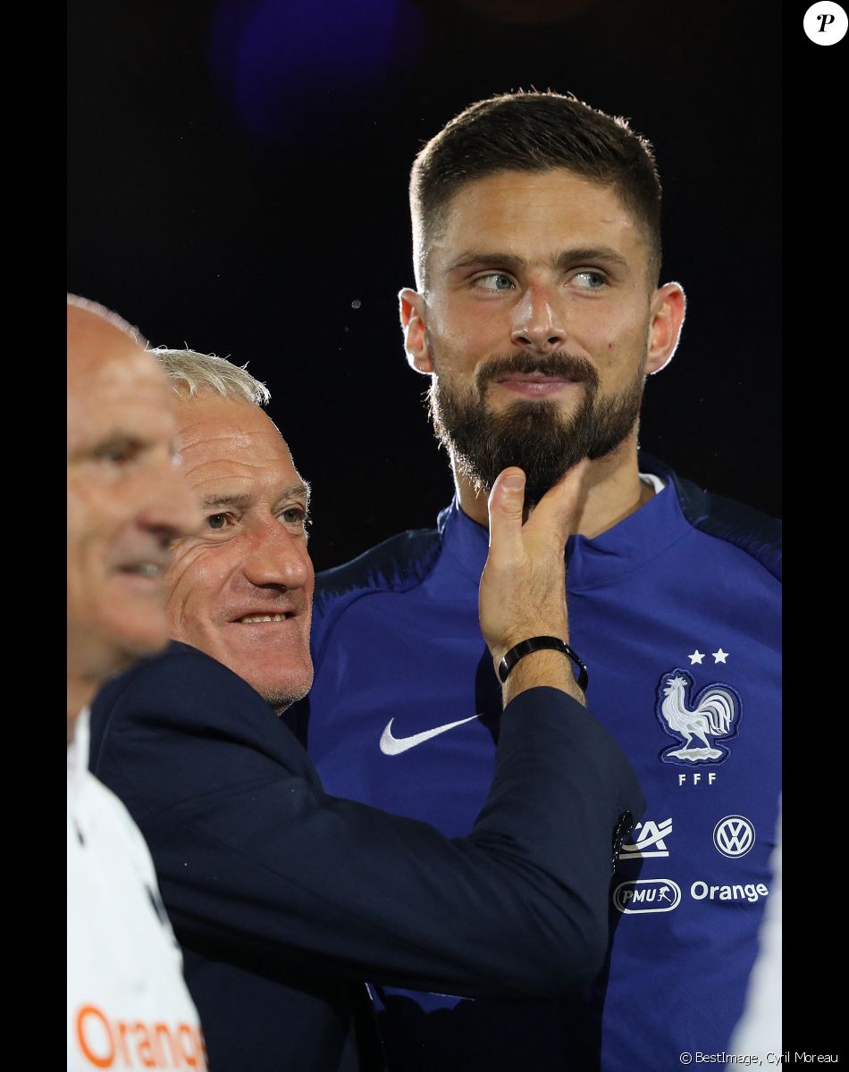 Le sélectionneur de l'équipe de France Didier Deschamps et Olivier Giroud - Les Bleus fêtent leur deuxième étoile avec leurs supporters après le match de la Ligue des nations opposant la France aux Pays-Bas, au Stade de France, à Saint-Denis, Seine Saint-Denis, le 9 septembre 2018. © Cyril Moreau/Bestimage