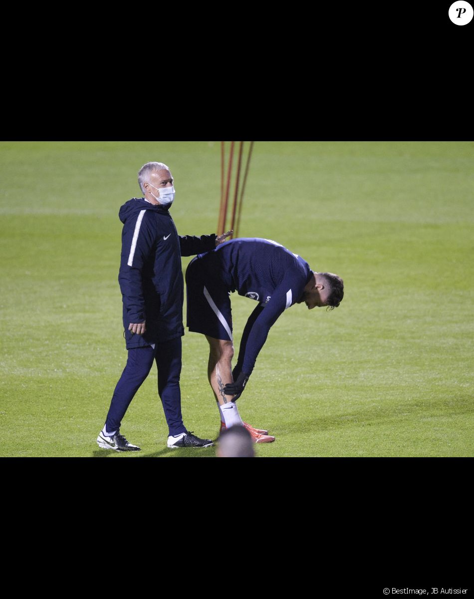 Didier Deschamps - Entraineur / Selectionneur (France) / Olivier Giroud (France) - Entraînement de l'équipe de France de football à Clairefontaine le 9 novembre 2020. © JB Autissier / Panoramic / Bestimage