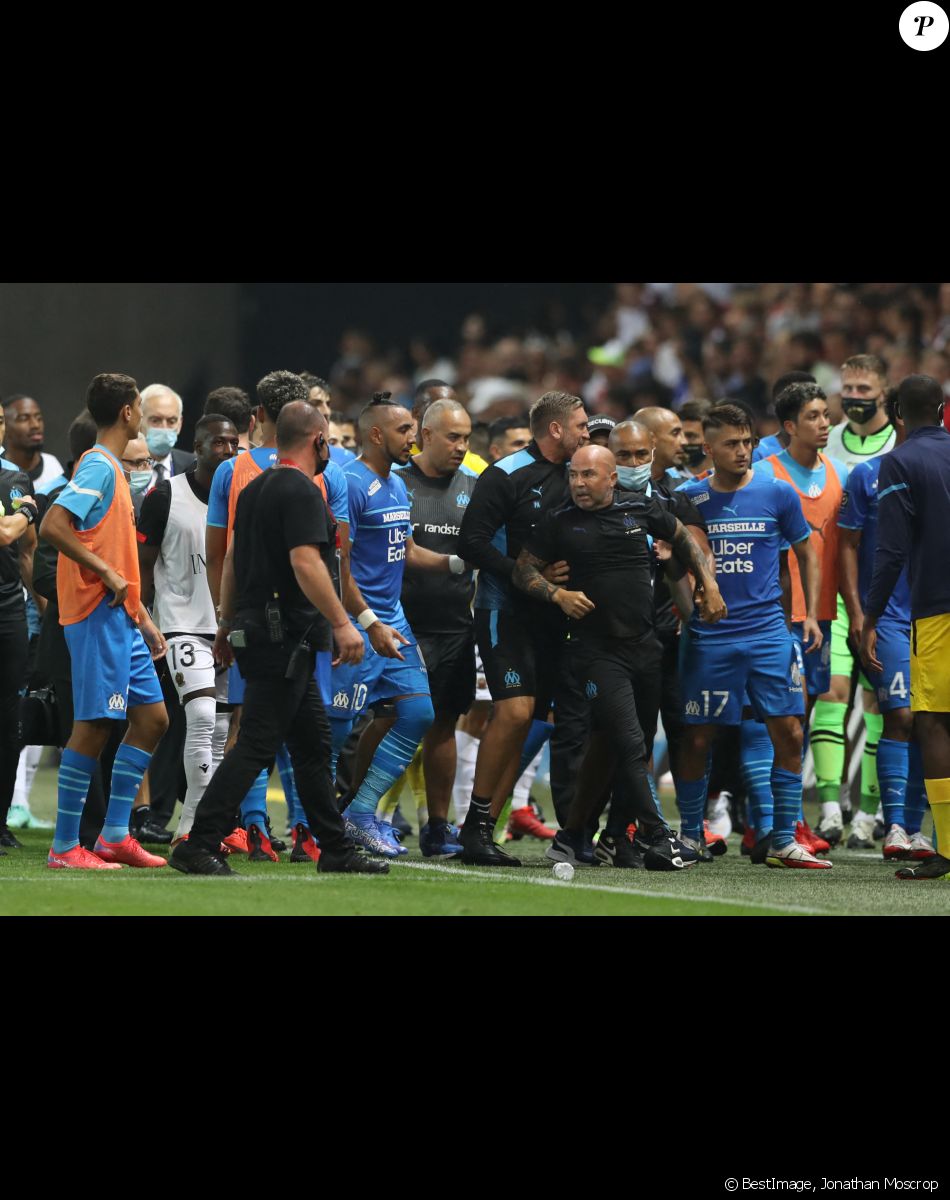 Match de football en ligue 1 Uber Eats : Match définitivement arrêté après le refus des joueurs de l'OM (Marseille) de reprendre le jeu suites à des incidents avec les supporters de Nice. © Jonathan Moscrop/Sportimage/Cal Sport Media / Zuma / Bestimage