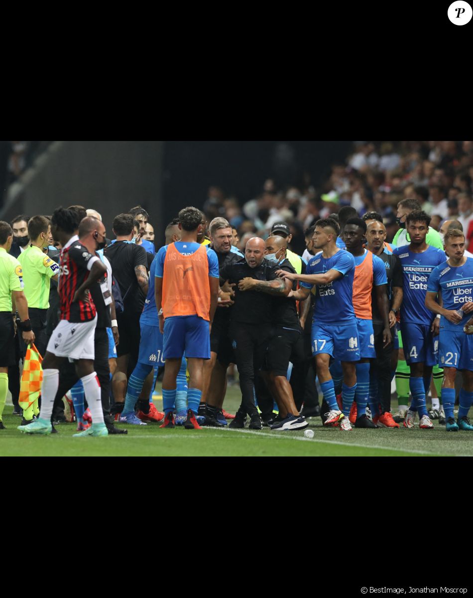 Match de football en ligue 1 Uber Eats : Match définitivement arrêté après le refus des joueurs de l'OM (Marseille) de reprendre le jeu suites à des incidents avec les supporters de Nice le 22 août 2021. © Jonathan Moscrop/Sportimage/Cal Sport Media / Zuma / Bestimage
