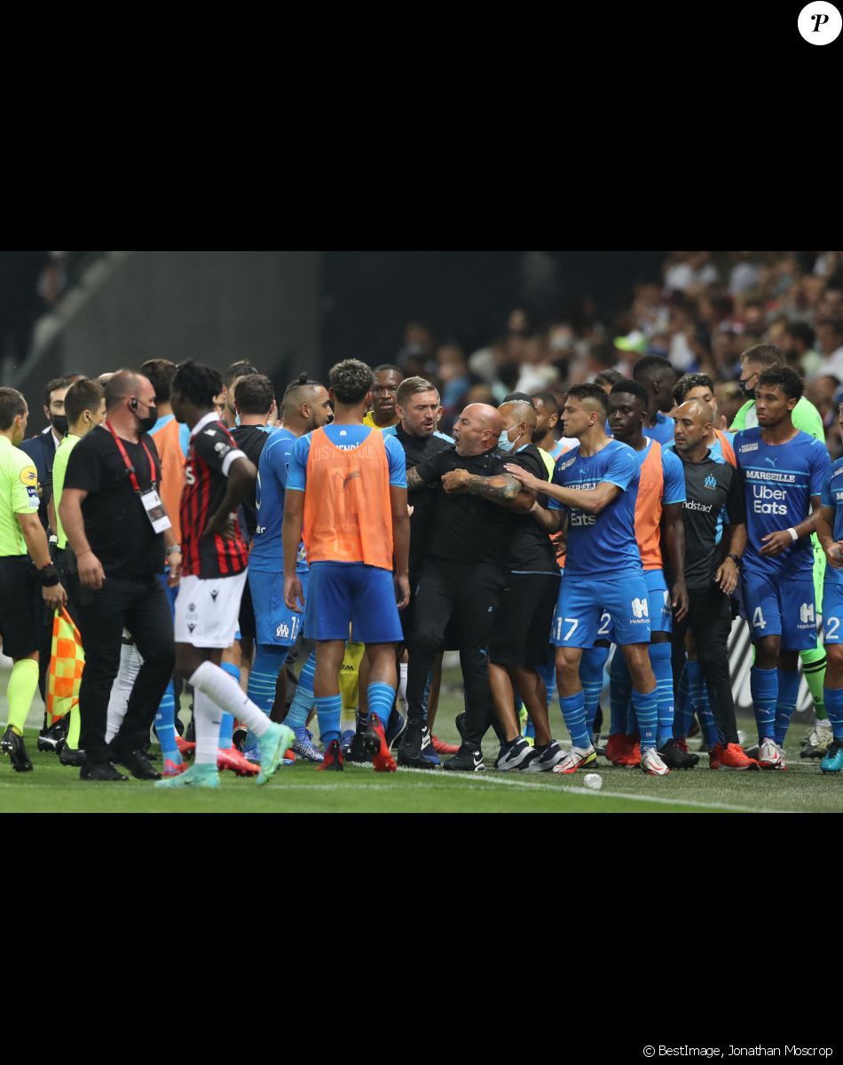 Match de football en ligue 1 Uber Eats : Match définitivement arrêté après le refus des joueurs de l'OM (Marseille) de reprendre le jeu suites à des incidents avec les supporters de Nice le 22 août 2021. © Jonathan Moscrop/Sportimage/Cal Sport Media / Zuma / Bestimage