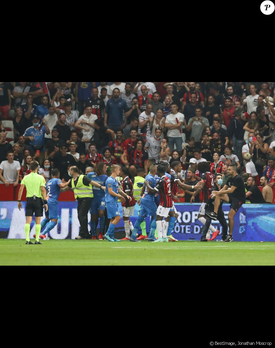 Match de football en ligue 1 Uber Eats : Match définitivement arrêté après le refus des joueurs de l'OM (Marseille) de reprendre le jeu suites à des incidents avec les supporters de Nice le 22 août 2021. © Jonathan Moscrop/Sportimage/Cal Sport Media / Zuma / Bestimage