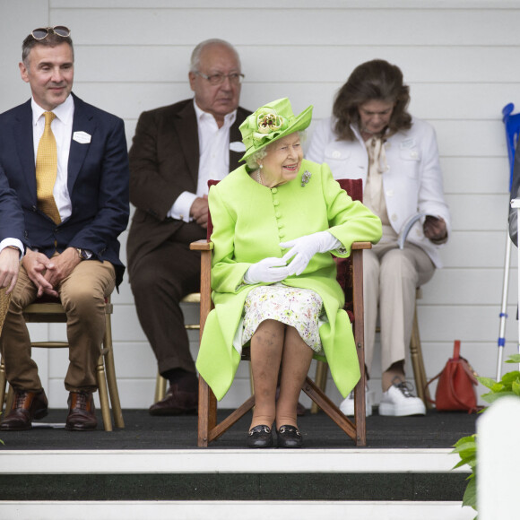 La reine Elisabeth II d'Angleterre assiste à la Cup Final du Guards Polo Club, de la parade et de la présentation du British Driving Society à Windsor, le 11 juillet 2021
