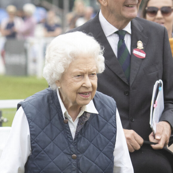 La reine Elisabeth II d'Angleterre, de retour d'Ecosse après la Holyrood Week, assiste à la course hippique "Royal Windsor Horse Show", le 2 juillet 2021 à Windsor. La souveraine est arrivée au volant de son Range Rover.