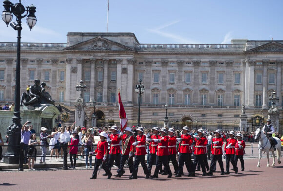La garde de la reine Elizabeth II, chargée de protéger les palais de Buckingham et de St James à Londres, Royaume Uni, le 26 juin 2017.