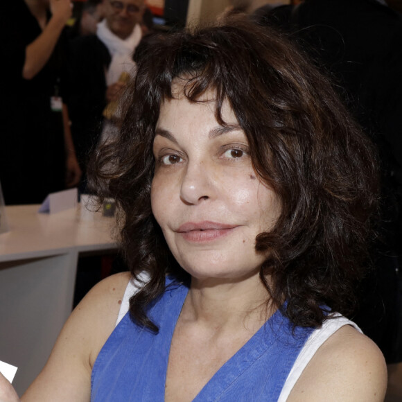 Isabelle Mergault lors de la 37ème édition du Salon du livre au parc des expositions, à la porte de Versailles, à Paris, France, le 26 mars 2017. © Cédric Perrin/Bestimage 