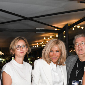 La Première Dame Brigitte Macron, Dominique Besnehard et guest vont déjeuner au restaurant chez Paul lors du 14ème festival du film francophone d'Angoulême, France, le 25 août 2021. © Coadic Guirec/Bestimage 