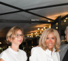La Première Dame Brigitte Macron, Dominique Besnehard et guest vont déjeuner au restaurant chez Paul lors du 14ème festival du film francophone d'Angoulême, France, le 25 août 2021. © Coadic Guirec/Bestimage 