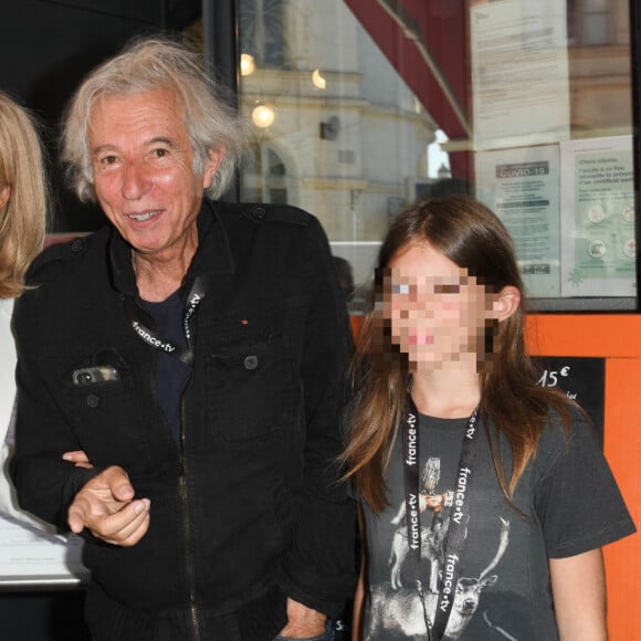 La Première Dame Brigitte Macron, Jacques Doillon et sa fille Lina vont déjeuner au restaurant chez Paul lors du 14ème festival du film francophone d'Angoulême, France, le 25 août 2021. © Coadic Guirec/Bestimage