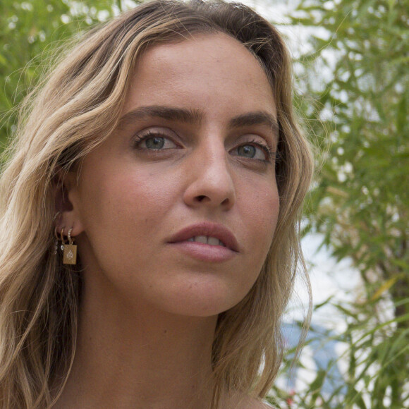 Carla Ginola, blogueuse au photocall de "Une jeune fille qui va bien" lors du 74ème Festival International du Film de Cannes, le 8 juillet 2021.