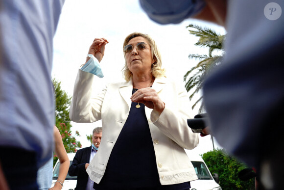 Marine Le Pen (présidente du rassemblement National) - Marine Le Pen visite l'école nationale des scaphandriers à Fréjus le 17 juin 2021. © Norbert Scanella / Panoramic / Bestimage