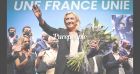 Marine Le Pen prend la pose : un détail surprenant interpelle sur une photo, Eric Naulleau se moque