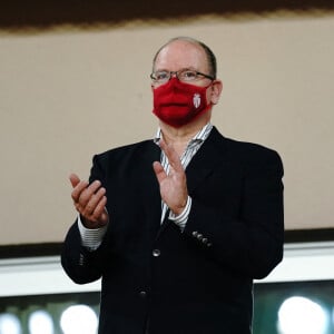 Le prince Albert II de Monaco assiste au match de championnat de Ligue 1 Uber Eats opposant l'AS Monaco au FC Nantes au stade Louis II à Monaco, le 6 août 2021. Le match s'est terminé sur un nul 1-1. © Norbert Scanella/Panoramic/bestimage