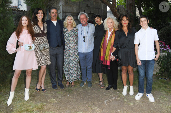 Roxane Duran, Helena Noguerra, Simon Abkarian, Pascale Arbillot, Mathilda May, Brigitte Fossey, Tania Garbarski et Amos Suchecki au photocall du film "Le chemin du bonheur" lors du 14ème Festival du Film Francophone d'Angoulême. Le 27 août 2021 © Coadic Guirec / Bestimage