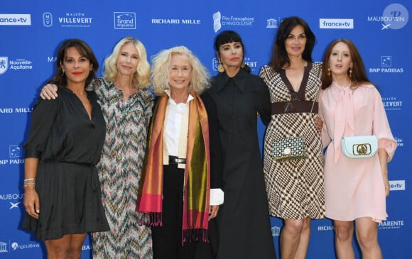 Tania Garbarski, Pascale Arbillot, Brigitte Fossey, Mathilda May, Helena Noguerra et Roxane Duran au photocall du film "Le chemin du bonheur" lors du 14ème Festival du Film Francophone d'Angoulême. Le 27 août 2021 © Coadic Guirec / Bestimage