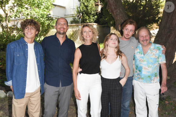 Matteo Perez, Emmanuel Poulain-Arnaud, Alexandra Lamy, Chloe Barkoff-Gaillard, Joaquim Fossi et Philippe Katerine au photocall du film "Le Test" lors du 14ème Festival du Film Francophone d'Angoulême, France, le 27 août 2021. © Coadic Guirec/Bestimage