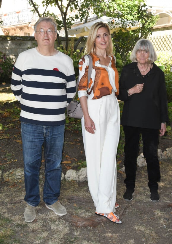 Dominique Besnehard, Julie Gayet et Marie-France Brière lors du 14ème Festival du Film Francophone d'Angoulême. Le 28 août 2021 © Coadic Guirec / Bestimage