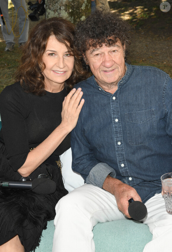 Valérie Lemercier et Robert Charlebois au photocall du film "Aline" lors du 14ème Festival du Film Francophone d'Angoulême. Le 28 août 2021 © Coadic Guirec / Bestimage