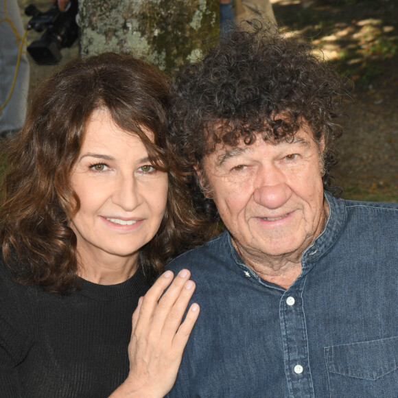 Valérie Lemercier et Robert Charlebois au photocall du film "Aline" lors du 14ème Festival du Film Francophone d'Angoulême. Le 28 août 2021 © Coadic Guirec / Bestimage