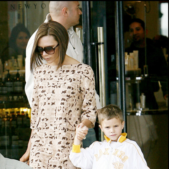 Victoria Beckham et son fils Romeo en mars 2008.