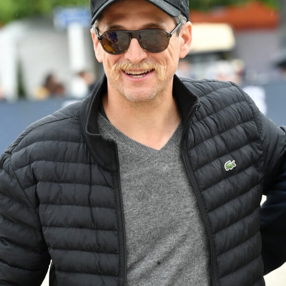 Guillaume Canet (arbore la moustache d'Astérix pour les besoins de son rôle dans "Astérix et Obélix: L'Empire du milieu") - Les personnalités assistent au Longines Paris Eiffel Jumping au Champ de Mars, le 27 juin 2021. © Veeren / Bestimage