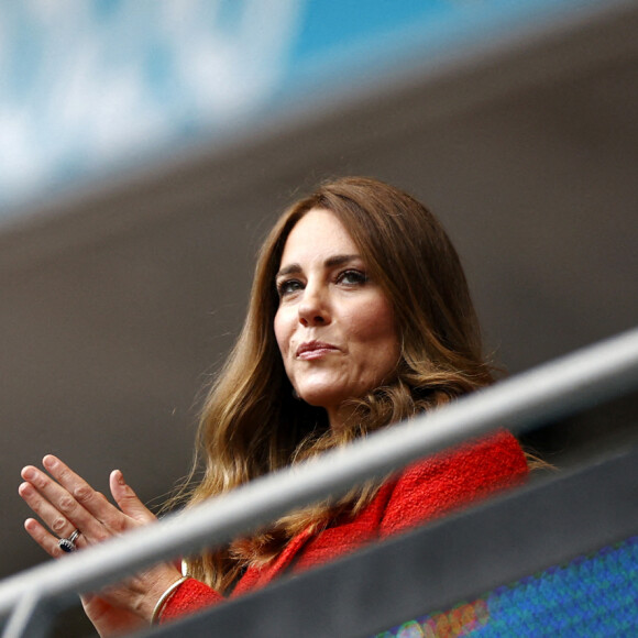 Le prince William, duc de Cambridge, Catherine (Kate) Middleton, et duchesse de Cambridge, dans les tribunes du huitième de finale de l'EURO 2020 opposant l'Angleterre et l'Allemagne au stade de Wembley à Londres, Royaume Uni, le 29 juin 2021.