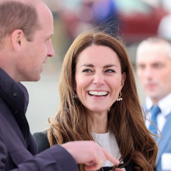 Le prince William, duc de Cambridge, et Catherine (Kate) Middleton, duchesse de Cambridge, rencontrent des pêcheurs et leurs familles à Fife, dans le comté East Lothian, Ecosse, Royaume Uni, le 26 mai 2021, pour entendre parler du travail des communautés de pêcheurs sur la côte Est de l'Écosse.