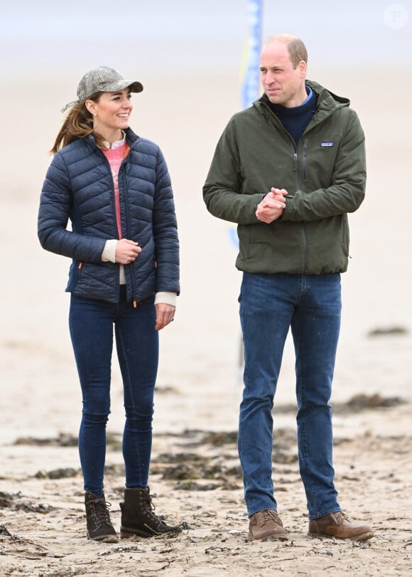 Le prince William, duc de Cambridge, et Catherine (Kate) Middleton, duchesse de Cambridge, font un tour de char à voile sur la plage Saint Andrews dans le comté de East Lothian, Ecosse, Royaume Uni, le 26 mai 2021.