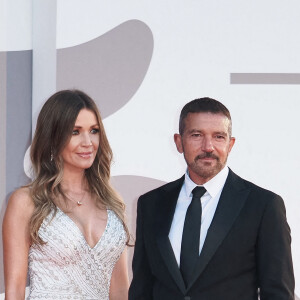 Antonio Banderas et son épouse Nicole Kempel assistent à la projection du film "Competencia oficial" lors du 78e Festival International du Film de Venise (La Mostra). Venise, le 4 septembre 2021.