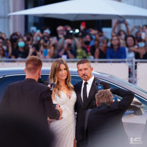 Antonio Banderas et son épouse Nicole Kempel assistent à la projection du film "Competencia oficial" lors du 78e Festival International du Film de Venise (La Mostra). Venise, le 4 septembre 2021.