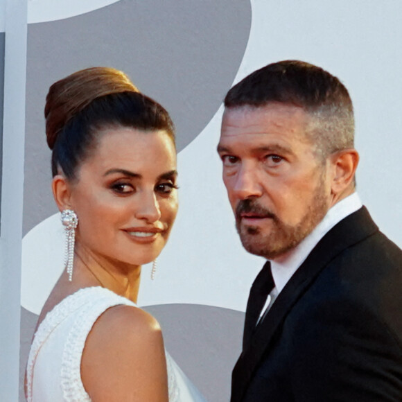 Penelope Cruz et Antonio Banderas assistent à la projection du film "Competencia oficial" lors du 78e Festival International du Film de Venise (La Mostra). Venise, le 4 septembre 2021.