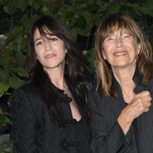 Charlotte Gainsbourg et sa mère Jane Birkin Jane Birkin - Photocall du film "Jane par Charlotte" lors du 14ème Festival du Film Francophone d'Angoulême. Le 27 août 2021 © Coadic Guirec / Bestimage