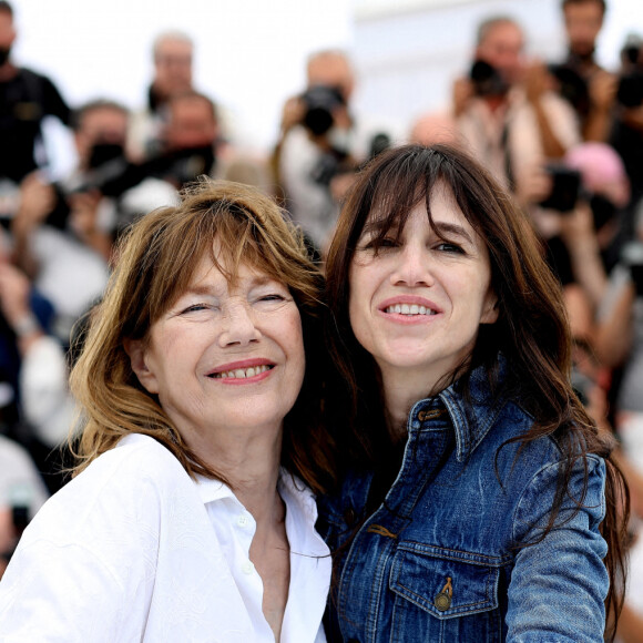 Jane Birkin, Charlotte Gainsbourg au photocall du film Jane par Charlotte (Cannes première) lors du 74ème festival international du film de Cannes le 8 juillet 2021 © Borde / Jacovides / Moreau / Bestimage 