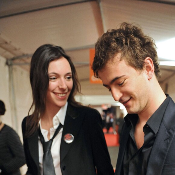 Renan Luce et son ex Lolita Séchan, la fille de Renaud, dans les coulisses des Victoires de la Musique, le 8 mars 2008.