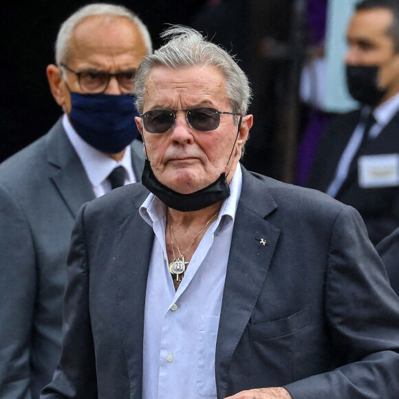 Alain Delon - Obsèques de Jean-Paul Belmondo en l'église Saint-Germain-des-Prés, à Paris. © Dominique Jacovides / Bestimage 