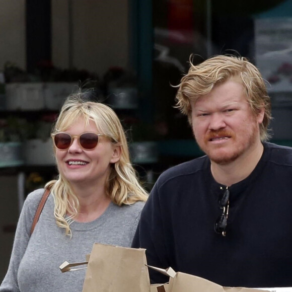Kirsten Dunst enceinte et son fiancé Jesse Plemons font leurs courses dans un supermarché de los Angeles le 2 ami 2018. 