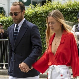 James Middleton et sa compagne Alizee Thevenet arrivent pour assister à la finale homme du tournoi de Wimbledon "Novak Djokovic - Roger Federer (7/6 - 1/6 - 7/6 - 4/6 - 13/12)" à Londres, le 14 juillet 2019.