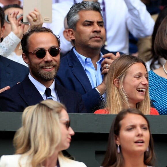 James Middleton, sa compagne Alizee Thevenet, Carole Middleton et Pippa Middleton à la finale homme du tournoi de Wimbledon "Novak Djokovic - Roger Federer (7/6 - 1/6 - 7/6 - 4/6 - 13/12)" à Londres, le 14 juillet 2019.