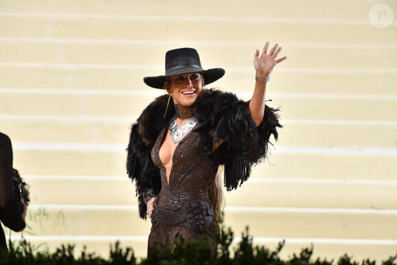 Jennifer Lopez - Soirée du Met Gala (Met Ball) "Celebrating In America: A Lexicon Of Fashion" au Metropolitan Museum of Art à New York.
