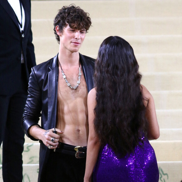 Shawn Mendes et Camila Cabello assistent au Met Gala 2021, vernissage de l'exposition "Celebrating In America: A Lexicon Of Fashion" au Metropolitan Museum of Art. New York, le 13 septembre 2021.