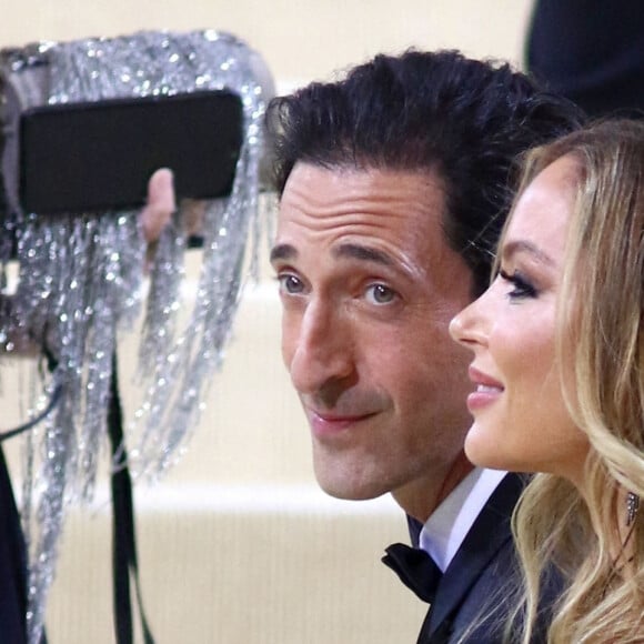 Adrien Brody et Georgina Chapman assistent au Met Gala 2021, vernissage de l'exposition "Celebrating In America: A Lexicon Of Fashion" au Metropolitan Museum of Art. New York, le 13 septembre 2021.